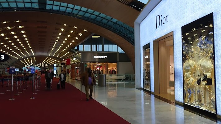 DIOR Roissy T2E Hall K at Charles de Gaulle Airport