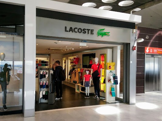 Lacoste Charles de Gaulle Airport